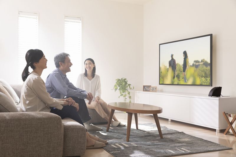 「テレビの音量を上げずに言葉がくっきりに聞こえる」と口コミで評判のミライスピーカーミニ